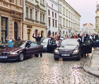 Diváci se také mohou těšit na sestřih připominající předchozích devět kol. Do hlediště přijalo pozvání bezpočet hvězd, které se StarDance v minulosti aktivně zúčastnily.