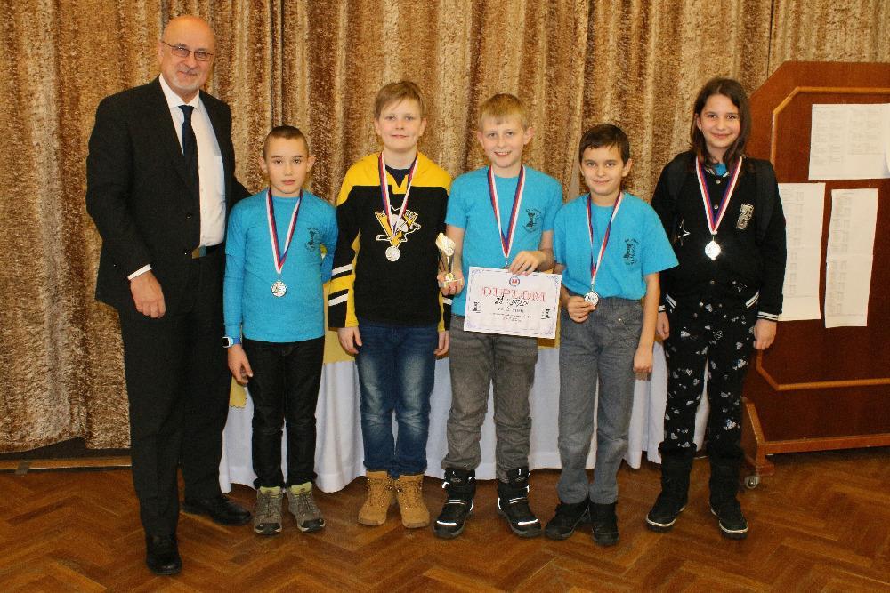 3. místo - Barbora Pešková (2004) 3. místo - Julie Adamcová (2005) Dne 3. 10. se konalo v Chotěboři okresní kolo v přespolním běhu. V letošním roce na velmi náročné motokrosové trati.