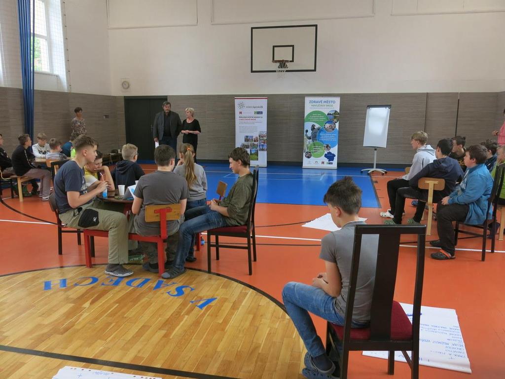 8.17. Děti dětem Velmi si ceníme akcí, které pro své spolužáky připraví jejich kamarádi. K těm nejzdařilejším patřily letos: - mikulášská nadílka pro 1. stupeň 9.