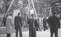 dát oštukovat nápis na podstavci. 38 ) Tuto úpravu provedla za 150 Kč firma Karel Havlíček. 39 ) Z nápisu zůstalo jen jednoduché označení T. G. Masaryk.