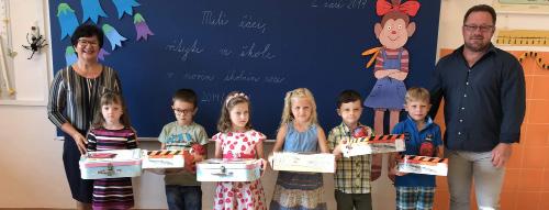 ZŠ a MŠ Veselá ZPRÁVIČKY Z VESELSKÉ ŠKOLIČKY 2. září - První den ve škole V měsíci prosinci se opět setkáváme na stránkách obecního zpravodaje. Třetina školního roku je již za námi.