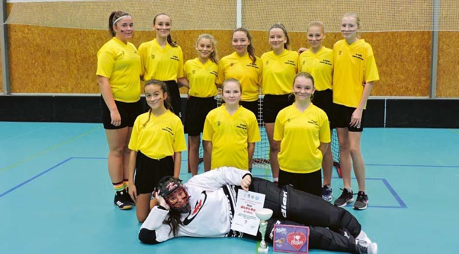 základní školy boje o 1. - 3. místo. Nejprve je čekal zápas proti 6. ZŠ Mladá Boleslav (florbalová akademie), která i přes velké úsilí našich holek zvítězila.