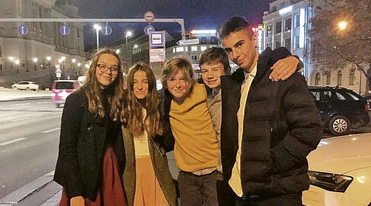 Tímto bychom všem holkám, které se této akce zúčastnily, chtěli poděkovat za vzornou a ukázněnou reprezentaci školy.