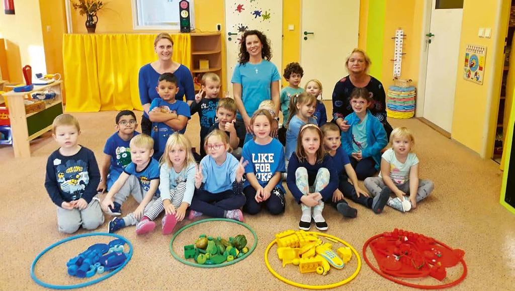 Po přivítání se všechny děti rozběhly po zahradě MŠ Jizerka a hledaly schované dráčky, které společně spočítaly a byly za to odměněny.