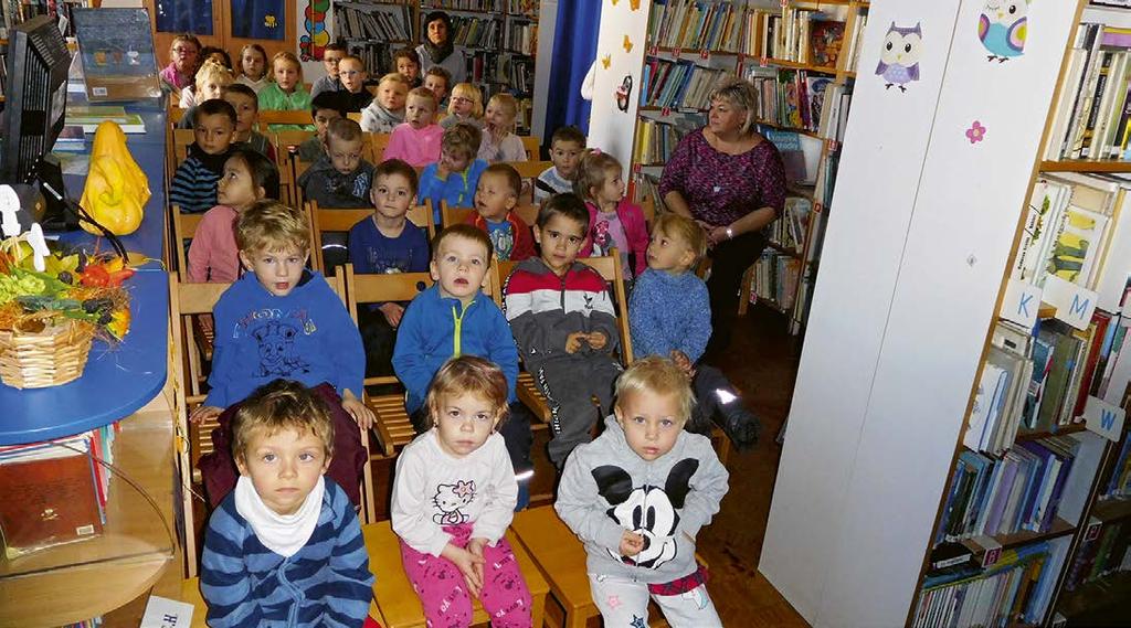 Je autorem přibližně 400 volných obrazů a okolo 15 tisíc ilustrací.