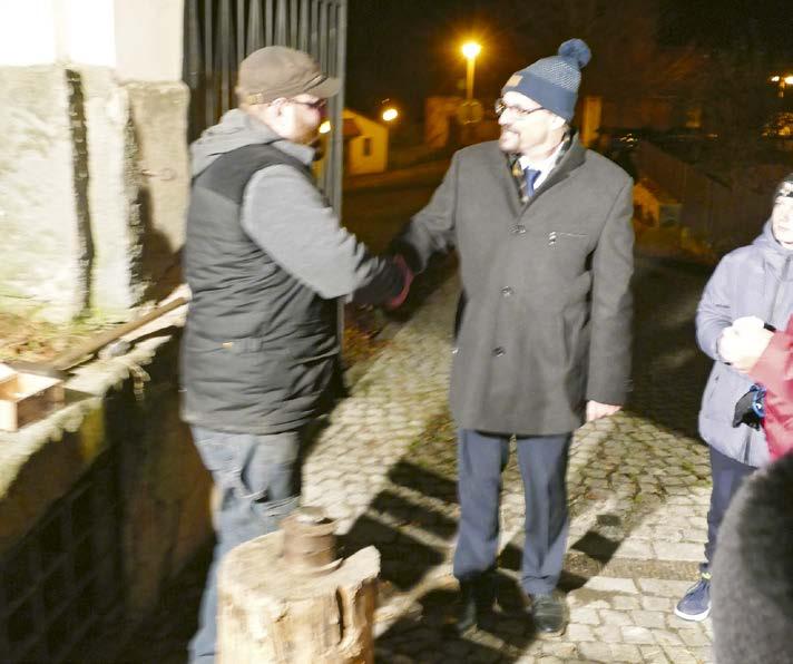 Zvonička Dražice nad Jizerou Z h o t o v i t e l: firma Tesařství Hronek, Praha 6 - Dejvice. C e n a: 147 600 Kč s DPH.