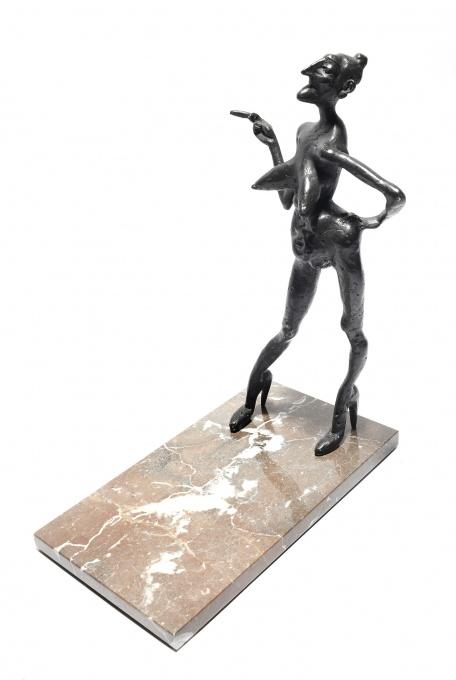 071 Karel Bečvář 1955 Sběratelka 1992, patinovaný cín, mramor, v.