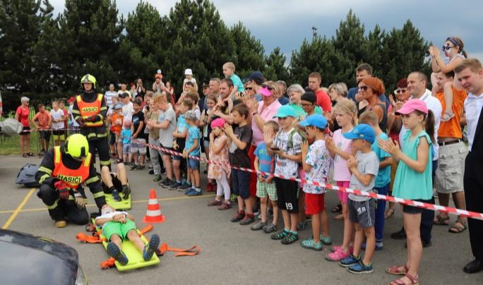 Pokud není komínová soustava správně vyčištěna, může vás ohrozit na zdraví, může dojít k poškození mozku vlivem oxidu uhelnatého, k smrtelnému úrazu nebo ke vzniku požáru.