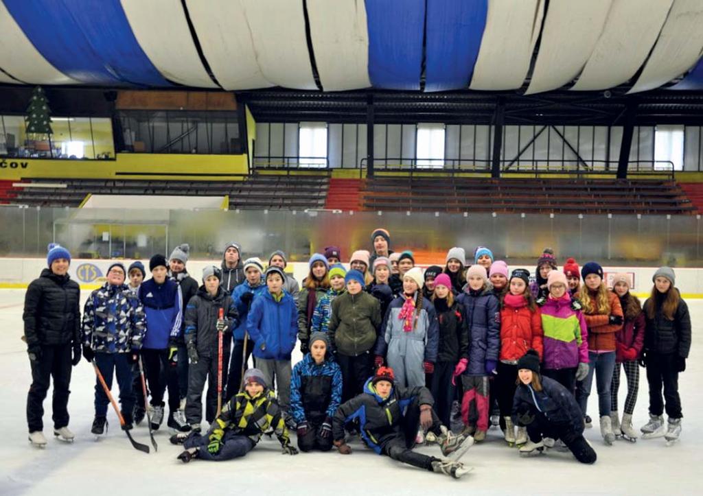 B Tradičně sportovně jsme s dětmi na druhém stupni strávili poslední školní den letošního roku. První dvě vyučovací hodiny bruslili žáci na Zimním stadionu v Uničově.