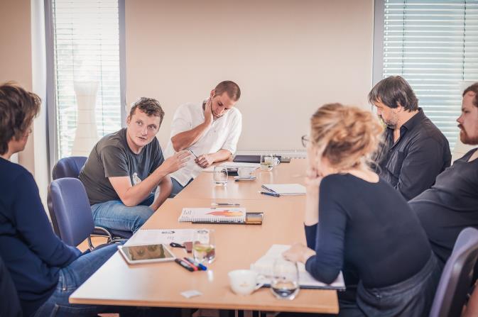 Iniciátor projektu Dramaturgického inkubátoru režisér, dramaturg a scénárista Jan Svěrák Po semináři se lektoři a tvůrci šesti