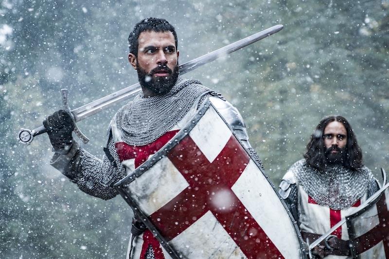 Tom Cullen v druhé řadě seriálu Knightfall History Channel JoJo Rabbit (hvězdné obsazení v čele se Scarlett Johansson) Novozélandský režisér blockbusterového hitu Thor: Ragnarok Taika Waititi natáčel