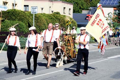 domácí výroby. A že bylo z čeho vybírat! Celou akci odstartoval slavnostní ceremoniál. Účastníci loňských slavností předali klíč k bráně, která se oficiálně otevřela všem návštěvníkům.