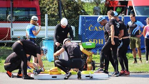 Těch se přihlásilo celkem 69. Na gymnaestrádu se mimo jiné připravovalo SKVĚLÁ REPREZENTACE SOUSEDŮ 55+ Snímky Karel Moškoř osm cvičenek TJ Sokol Bobrovníky, včetně Lydie Palovské z Píště.