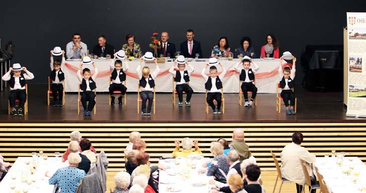 Možnosti letos využilo více než 50 seniorů. Hosty společenské události byli duchovní Farního úřadu církve římskokatolické v Píšti pan farář Mgr.