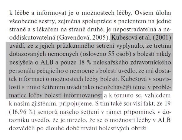 se zvýrazněnými pasážemi (vlevo), které byly parafrázovány v jiném