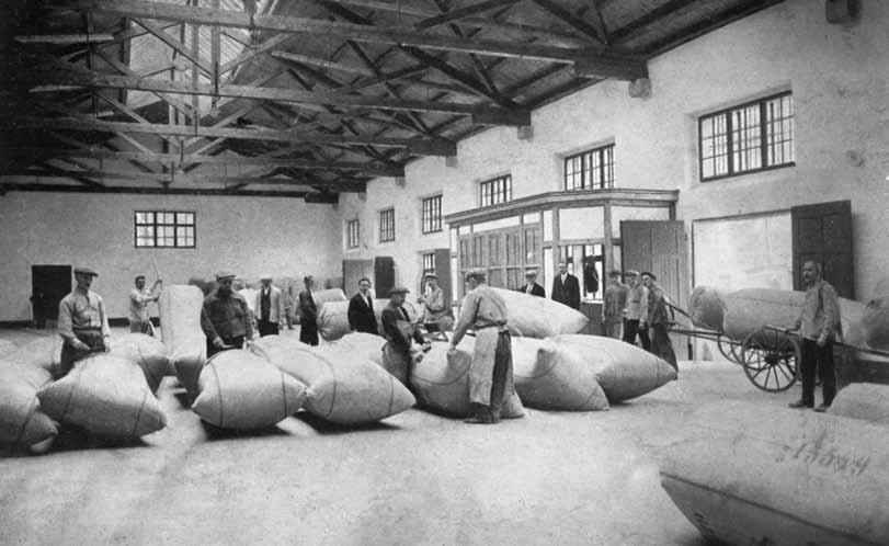 117 Interiér nové známkovny chmele, zbudované v meziválečném období (Fotoarchiv Regionálního muzea K. A. Polánka v Žatci, sign.