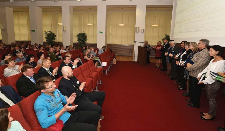 49. Lenfeldovy a Höklovy dny Předávání ocenění na konferenci Höklovy a Lenfeldovy dny Konference Lenfeldovy a Höklovy dny je pořádána na univerzitě již od r. 1968.