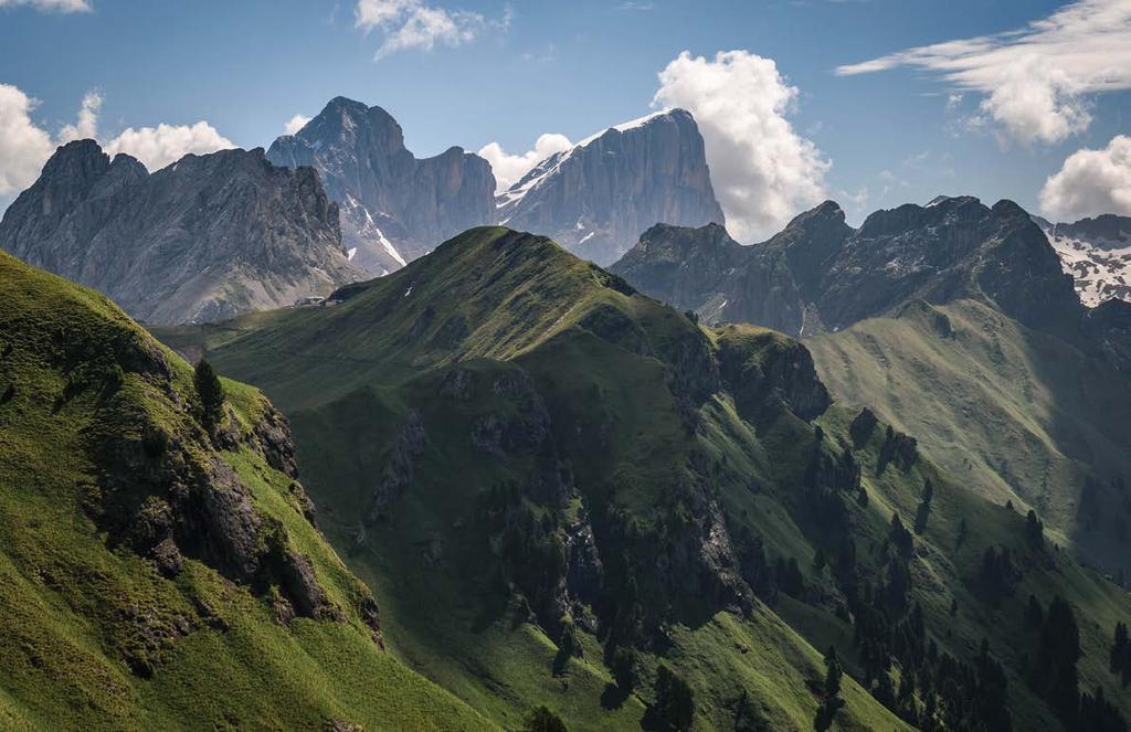 28. sezóna putování s Exodem Pohled na Marmoladu Letošní turistické putování po Alpách, které pořádáme pro zaměstnance, studenty a příznivce Exodu při VFU Brno již 28 roků, jsme zahájili jednodenním