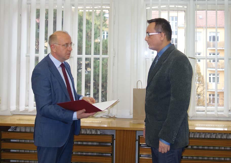 Doc. Maršálek jmenován docentem na vědecké radě rektorem VFU Brno Ing. Petr Maršálek, Ph.D. habilitoval na VFU Brno Doc. Mgr. Petr Maršálek, Ph.D. studium absolvoval v roce 2000 na Přírodovědecké fakultě Masarykovy univerzity Brno ve studijním oboru Analytická chemie.