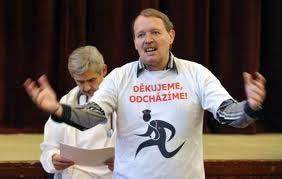 ZDRAVOTNICTVÍ České zdravotnictví stále bojuje s řadou problémů, chybí mu jasná koncepce, lékaři a hlavně pak peníze.