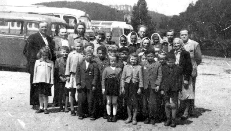 Oslavy MDD Ráda vzpomínám, jaké byly oslavy MDD. Paní řídící napekla velké koláče naplněné povidly a tvarohem.