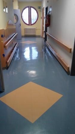 3.2.1 Oddělení dětské neurologie Knihovna a zasedací místnost dětské neurologie se nachází na 2.NP Dětského pavilonu. Šetřené lůžkové oddělení je umístěno na 4.