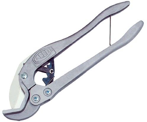 RS2 Nůžky na plast rohatkové nůžky jsou ieální pro stříhání trubek PE, PP, PEX, ABS a tenkostěnných trubek PVC nejplynulejší ráčnový pohyb pro nejsnaší řey vyměňte nebo nabruste břity pro elší