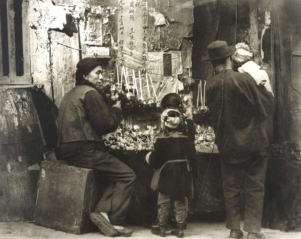 století poté, co několik časopisů otisklo jeho fotografie.