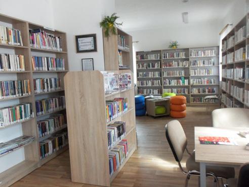 MK Velký Beranov Přestěhování knihovny do nových, větších prostor. Pořízení nových regálů, podlahy, výmalba a dekorace, barevné bobíky pro děti, nové stoly a židle (použita dotace Fondu Vysočiny).
