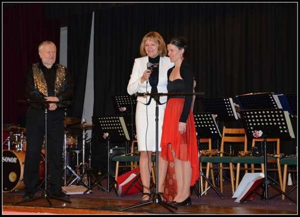 2. NOVOROČNÍ KONCERT Město Nová Role ve spolupráci se ZUŠ a pěveckým sborem Chorea Nova uspořádaly v sobotu 5. 1. 2013 od 18:00 hodin již 2. Novoroční koncert.
