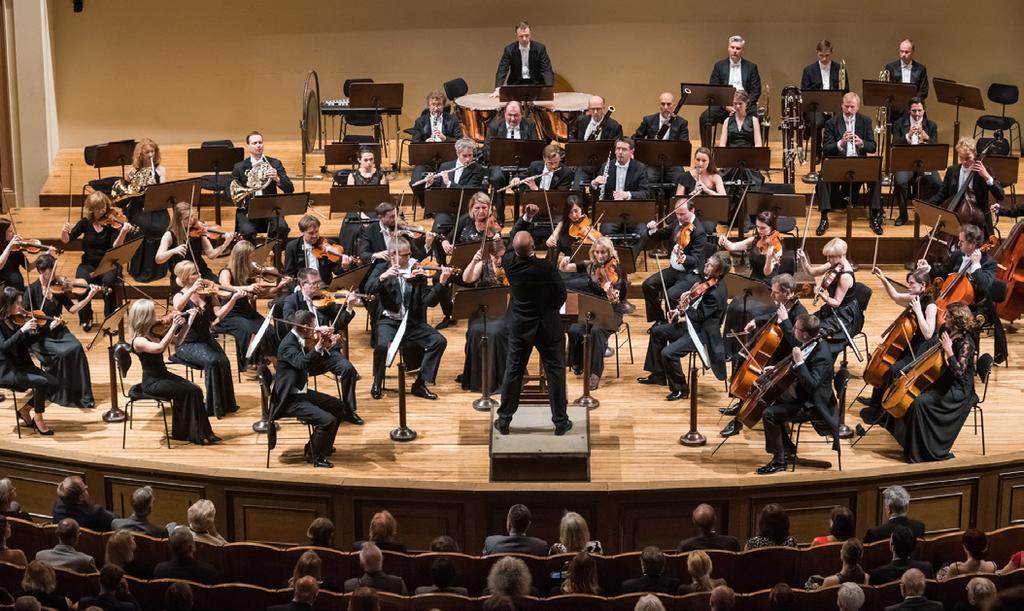 PKF PRAGUE PHILHARMONIA PROLOMIT TICHO Letos uplynulo 26 let od momentu, kdy v roce 1994 vznikla pod názvem Pražská komorní filharmonie z iniciativy dirigenta Jiřího Bělohlávka a několika zapálených