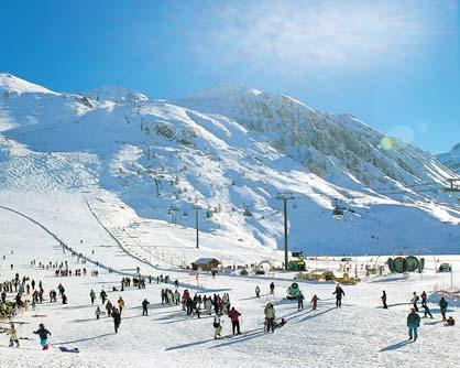 Nad touto oblastí se do výšky 3 656 m tyčí ledová hora Grande Motte, na kterou Vás pohodlně dopraví lanovka za pouhých 6 minut.