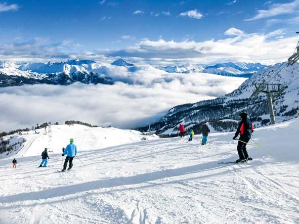 parku Ecrins a rozprostírá se na 4 územích Briancon, Chantemerle, Villeneuve la Salle a Monetier les Bains. Serre Chevalier je přirovnáván k rakouskému lyžařskému středisku Dachstein.