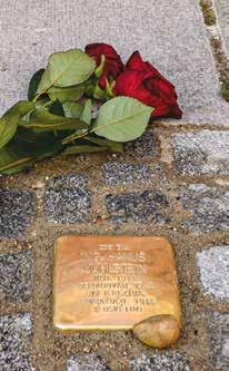 Mají přimět kolemjdoucí zastavit se a vzpomenout na oběti nacistického režimu. V pátek 4. září bylo v Plzni umístěno 24 takovýchto kamenů na deseti místech města.