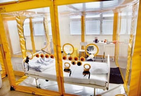 I. KLINIKY A ODDĚLENÍ Klinika infekčních, parazitárních a tropických nemocí primářka: MUDr. Hana Roháčová, Ph.D. vrchní sestra: Květuše Novotná ZÁKLADNÍ CHARAKTERISTIKA: Klinika infekčních, parazitárních a tropických nemocí je největším zařízením svého druhu na území České republiky.