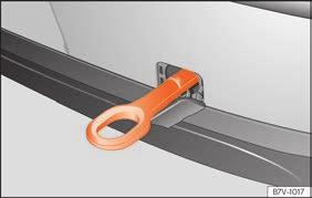 řízení uvolnit. Vozidla se systémem zamykání a startování bez klíče Keyless Access smějí být vlečena pouze se zapnutým zapalováním, protože jinak se elektronický zámek sloupku řízení neodemkne.
