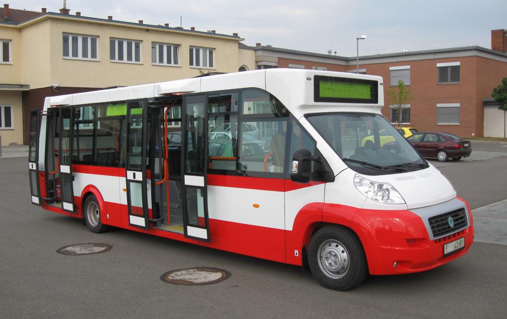 Minibusy především pro handicapované První minibus dorazil do Brna Začátkem září 2009 dorazil do Brna první minibus, který bude zajišťovat dopravu především na linkách pro zdravotně handicapované.