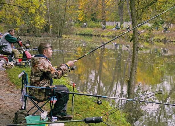 Rybáři /// U nás Foto: Michaela Šimůnková Vítěz rybářských závodů 2019 Robert Moretti Petrův zdar aneb čakovickým rybářům berou již 77 let Jen málokdo ví, že Český rybářský svaz Čakovice je počtem