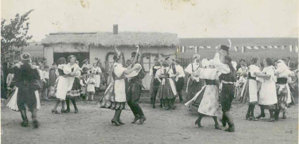 ŠTĚRBOHOLY V DATECH HISTORIE Výpis ze školní kroniky Štěrbohol (1959 1960) Zahájení školního roku 1959/60 Školní rok byl zahájen tradiční oslavou za účasti rodičů a zástupců všech složek v sále