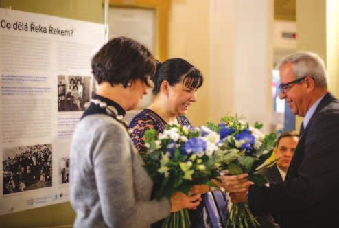 Předseda nadačního fondu Hellenika Vangelis Liolios děkuje pracovnicím