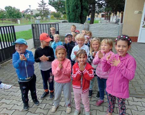 Ve škole jsme zdokonalovali své kuchařské umění tím, že jsme uvařili dýňovou polévku a osladili si podzimní dny nepečeným jablečným dortem.