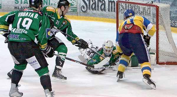 4. zápas Pondělí 11. 4. 2001 Čtvrtý zápas byl pro Slovan opět nešťastný. V utkání ve kterém měl Slovan převahu bohužel nedokázal překonat výborného boleslavského brankáře Schwarze.