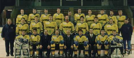 1999 2000 3 vítězná utkání 2:1 (4:3pp, 2:3sn, 5:2). V baráži o postup do I. NHL jsme byli neúspěšní, postoupily Kometa Brno a Šumperk.