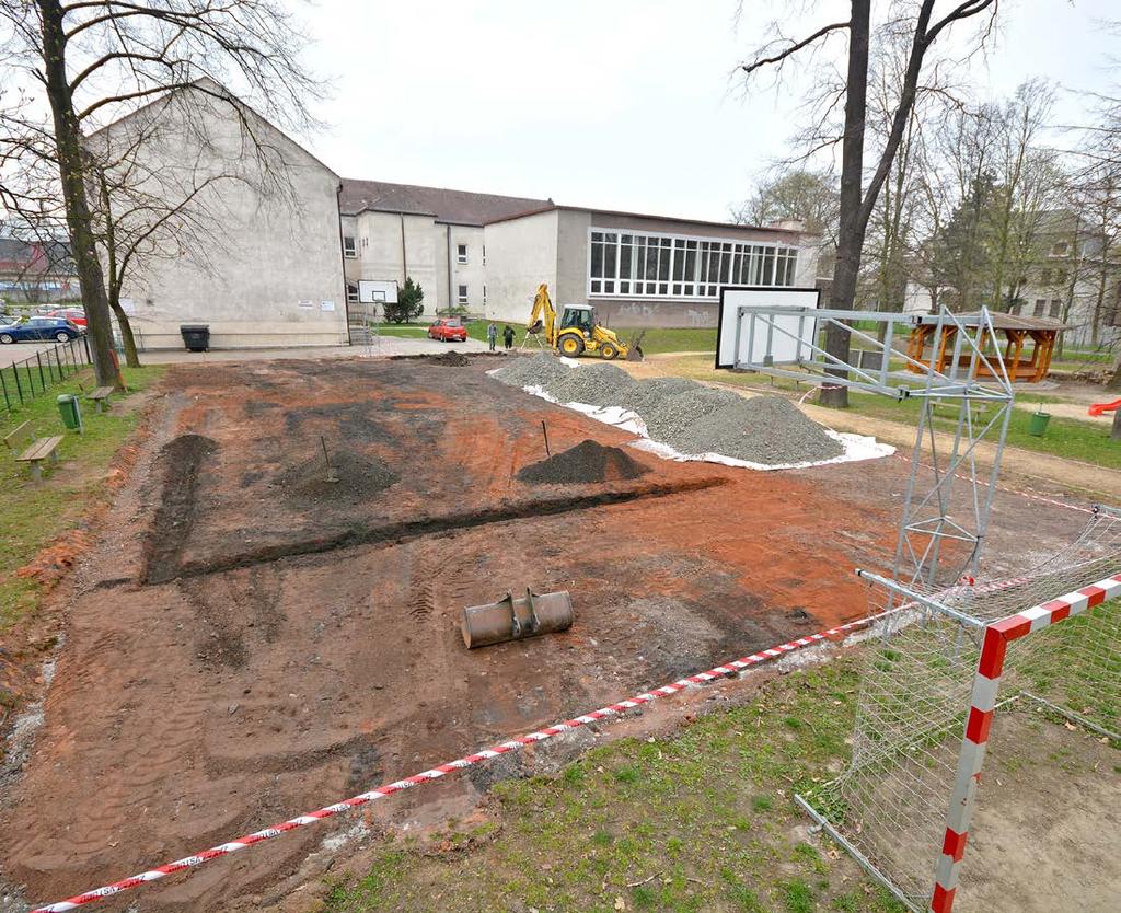 V září sedm prvních tříd a jedna přípravná Str. 2 Po»balvanech«vzhůru k výšinám Str. 3 Dodatková tabulka pouští cyklisty na chodník Str. 5 Talentovaní tanečníci se sešli na klepaču Str. 7 vychází 18.