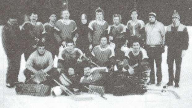 Na dochované nekvalitní fotografii jsou okresní přeborníci 1986. Nahoře zleva trenér Kubelka, Ruščák, P. Mík, Kyselo, Ondráček, L. Martinec, Bříza, Süser, Sychra a J. Martinec, dole trenér L.