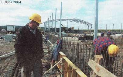 2004/05 Zlomový okamžik lanškrounského hokeje! Generace hokejistů se dočkaly! V červenci 2004 začala výstavba a ve čtvrtek 27. ledna 2005 byla slavnostně otevřena hala B.