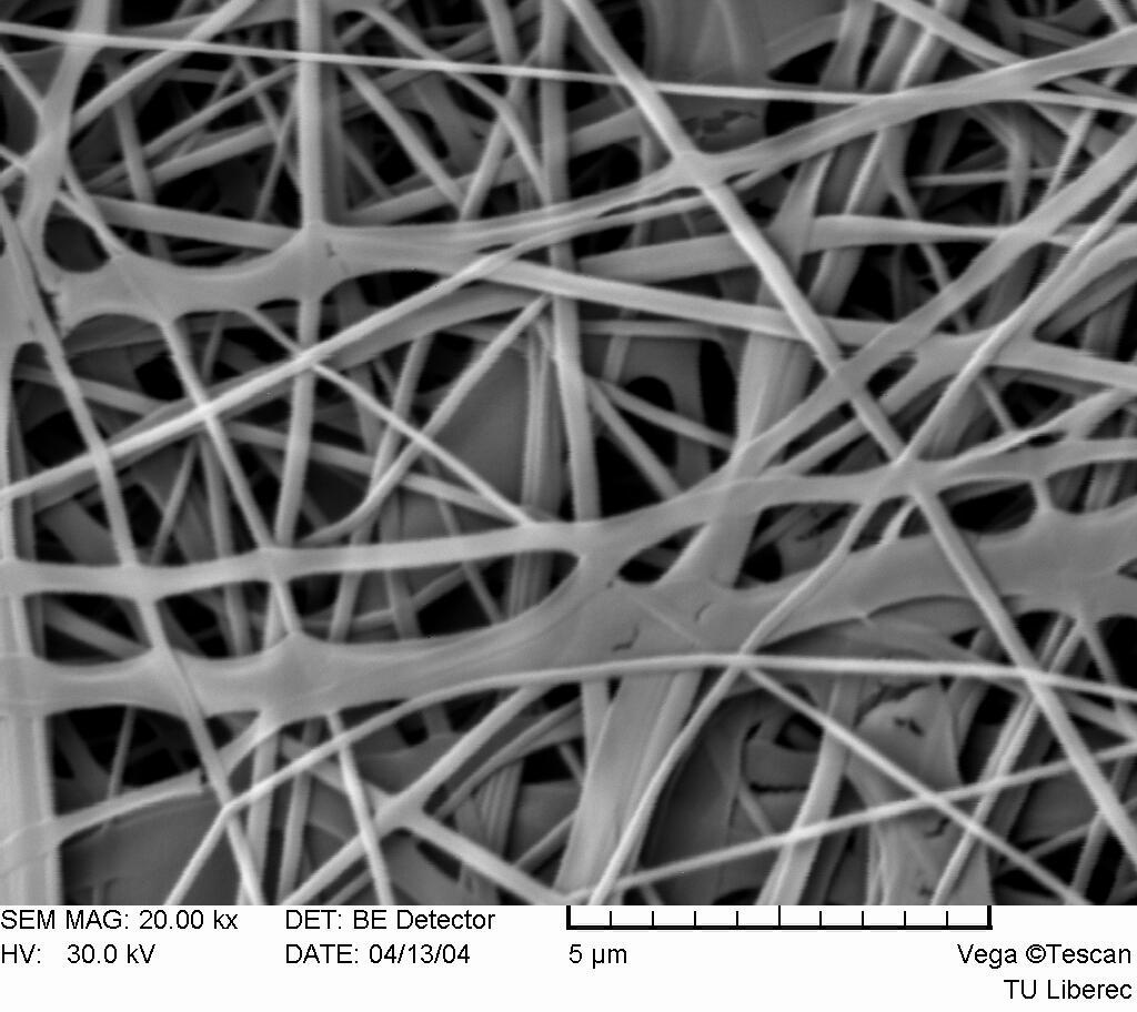 6.2.2 Parametry testovaných vzorků Z níže popsaných textilií bylo vytvořeno větší množství vzorků kruhového průměru 4,2 cm, které byly podle aktuálnosti měření upínány do filtračního zařízení.