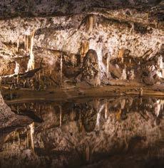 Působením vnitřních a vnějších geologických dějů došlo k přetvoření krajiny, a tak byly vápence odkryty, vystoupily na povrch a na mnoha místech vytvořily mohutná pohoří, např. části Alp.