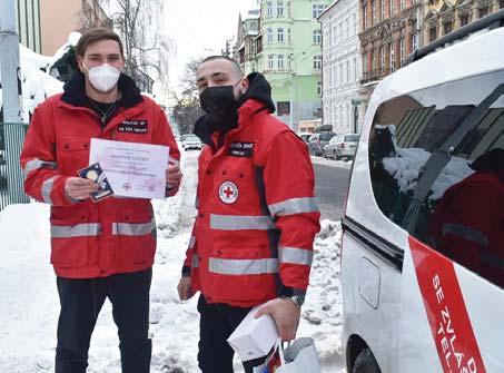 Nezbylo nám nic jiného než rozvést dárky, děkovné uznání a mince od České mincovny DĚKUJEME osobně. Restaurace Slunce Chabařovice, která nám přivezla občerstvení do tirážního stanu.