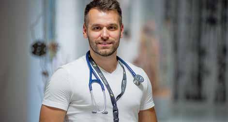 ROČNÍK 13 ČÍSLO 5 ŘÍJEN 2019 Lukáš Polák sa pre medicínu rozhodol na strednej škole MLADÉMU LEKÁROVI INTERNEJ KLINIKY NEMOCNICE KOŠICE-ŠACA PONÚKLO NIEKOĽKO PACIENTOV VNUČKU NA VYDAJ. Text: Mgr.